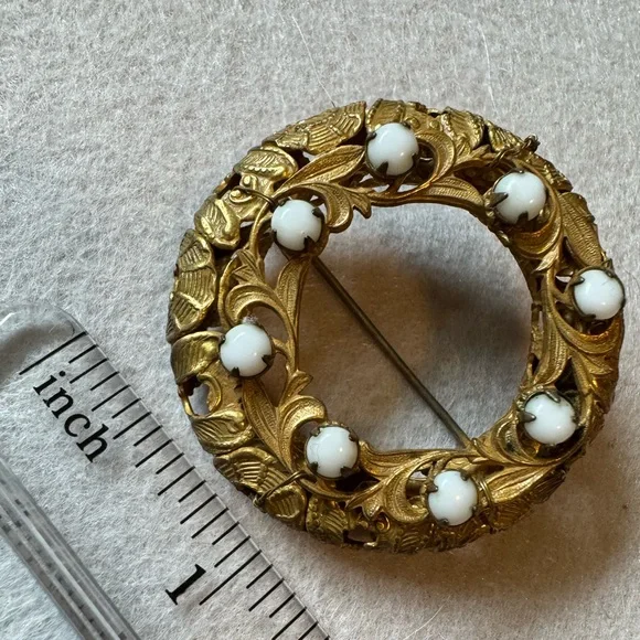 Unsigned Vintage Miriam Haskell preowned vintage brooch - Picture 6 of 17